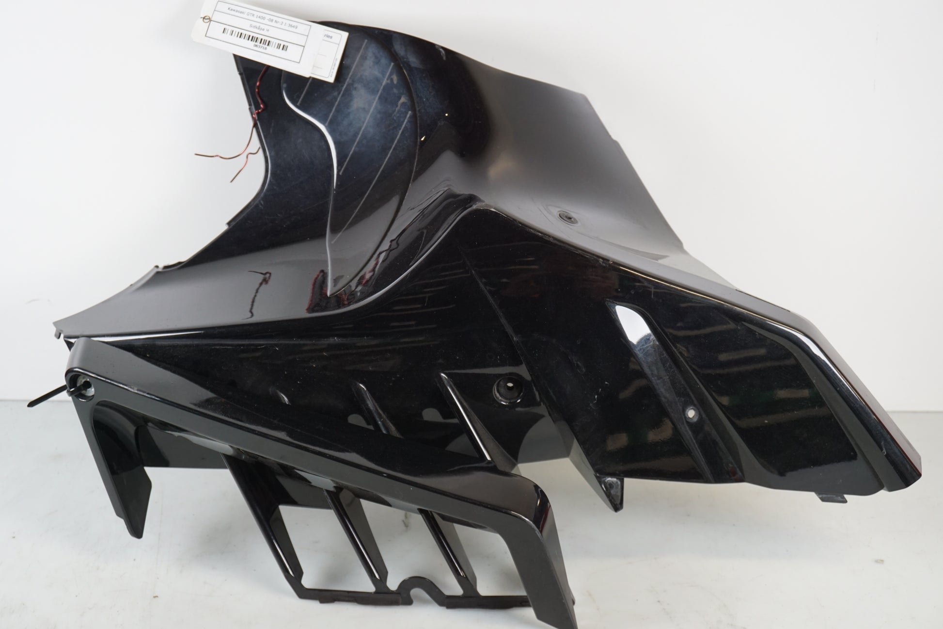 Framsidan på Sidkåpa från en Kawasaki GTR 1400 -2008 motorcykel.