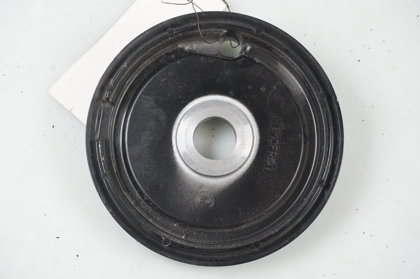 Höger sida på ABS givarfäste från en Yamaha FJR 1300 -2016 motorcykel.