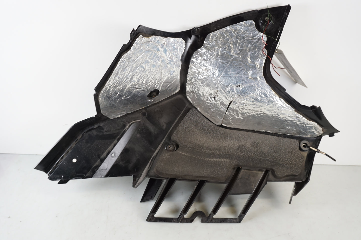 Snett nerifrån på Sidkåpa från en Kawasaki GTR 1400 -2008 motorcykel.