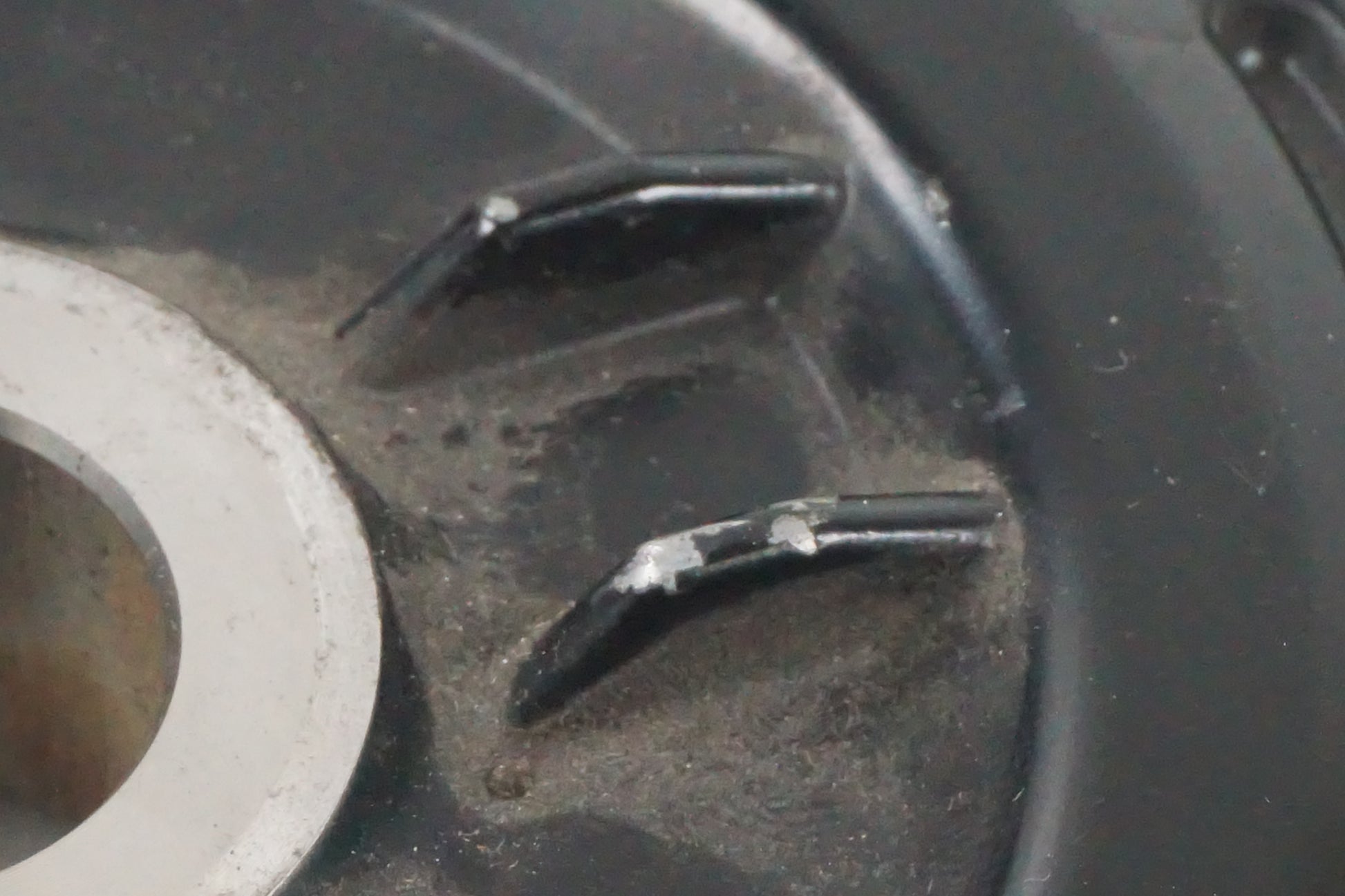 Baksidan på ABS givarfäste från en Yamaha FJR 1300 -2007 motorcykel.