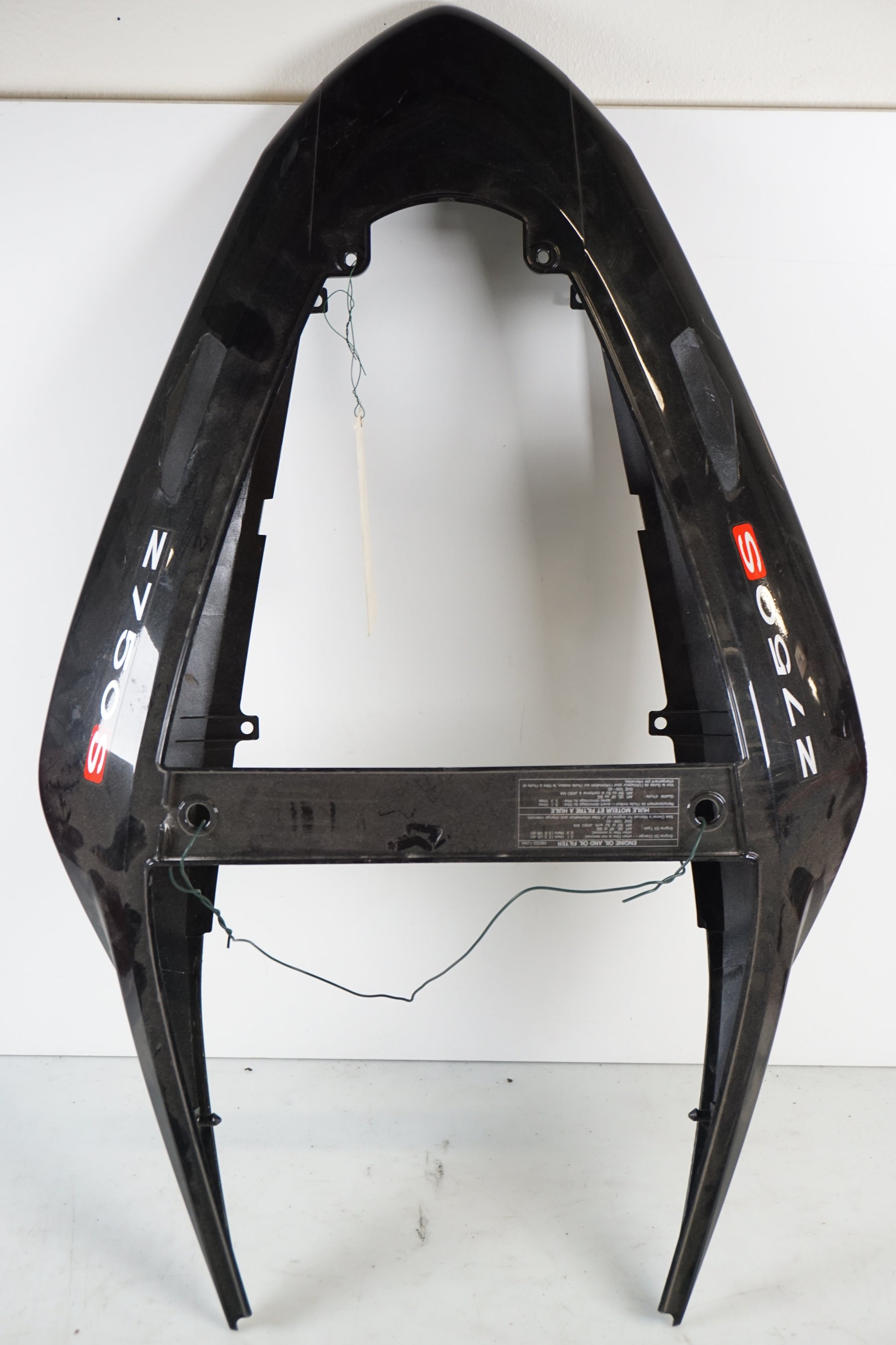 Framsidan på Bakvinge från en Kawasaki Z 750 -2005 motorcykel.