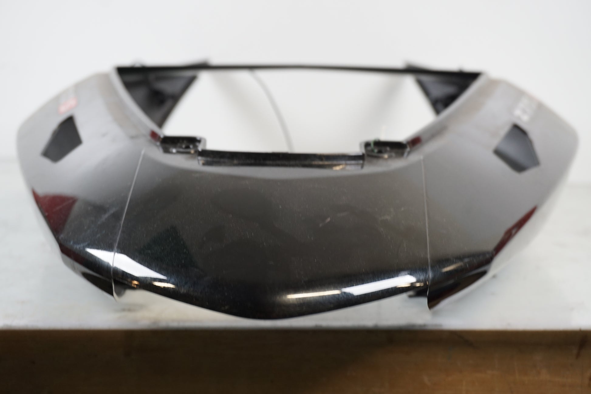 Baksidan på Bakvinge från en Kawasaki Z 750 -2005 motorcykel.