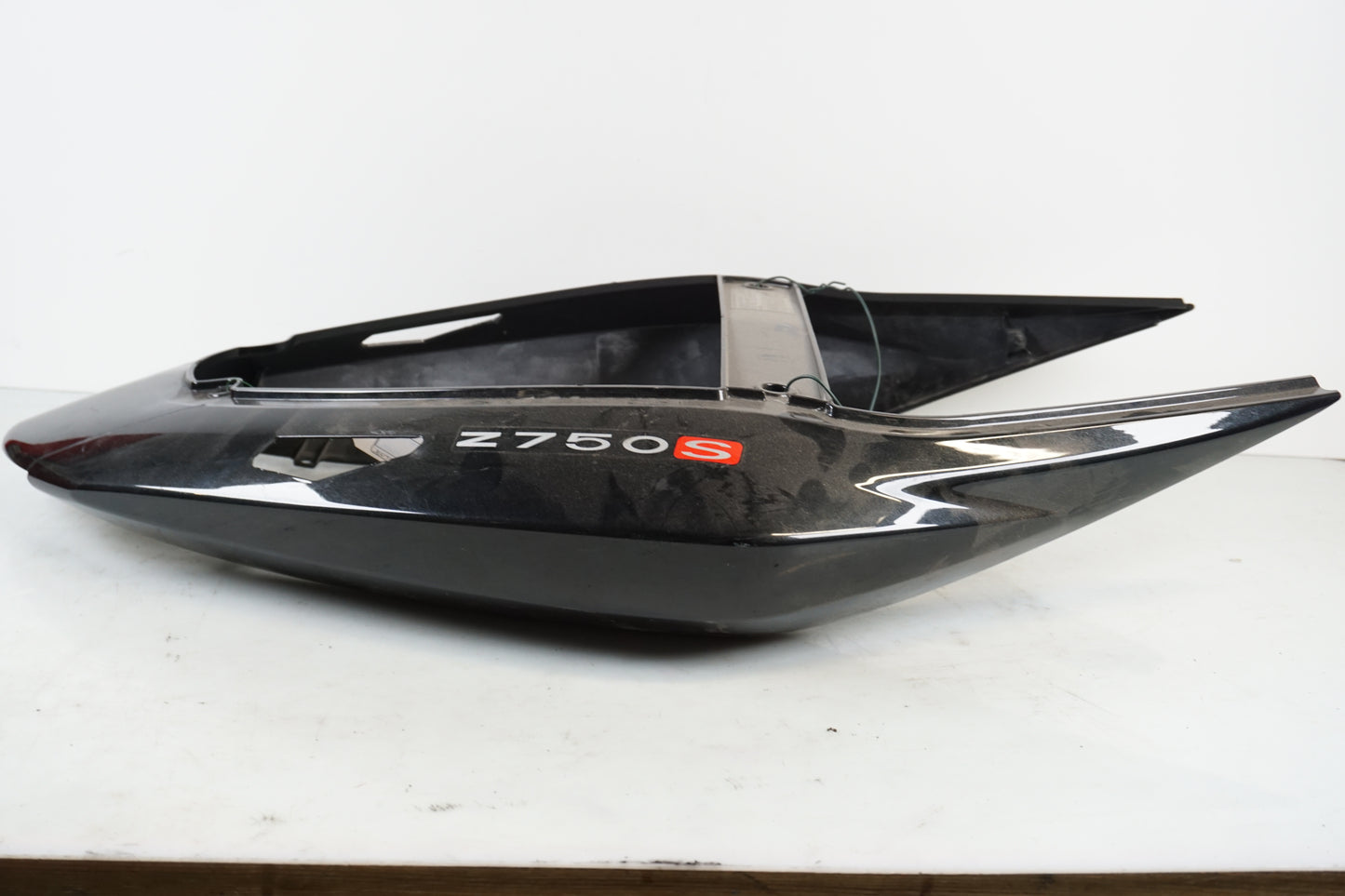 Höger sida på Bakvinge från en Kawasaki Z 750 -2005 motorcykel.