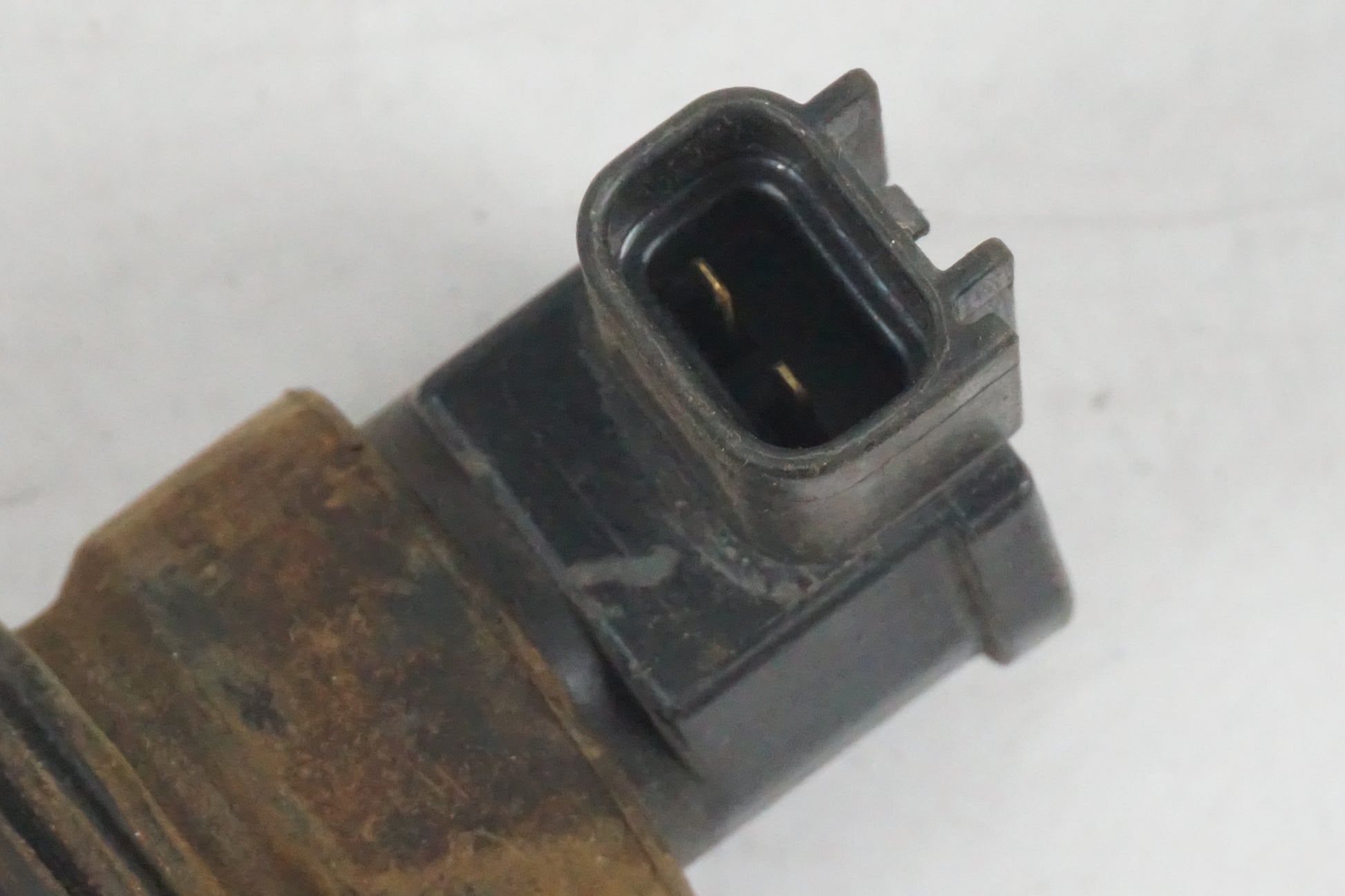 Baksidan på Tändspole från en Suzuki GSX 1300 BK -2008 motorcykel.