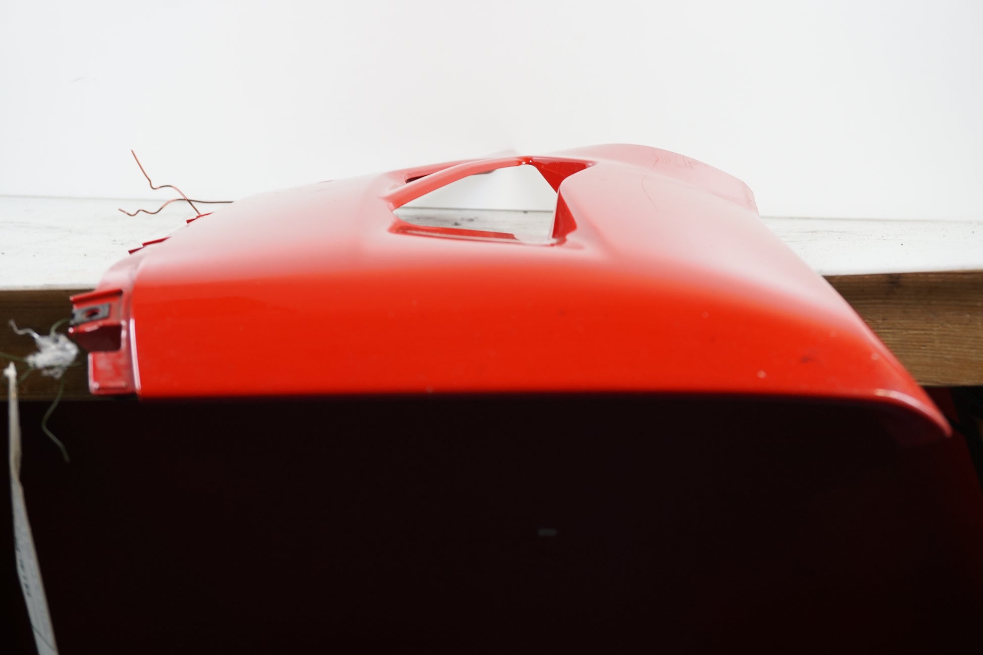 Höger sida på Magkåpa från en Ducati 1299 Panigale -2015 motorcykel.