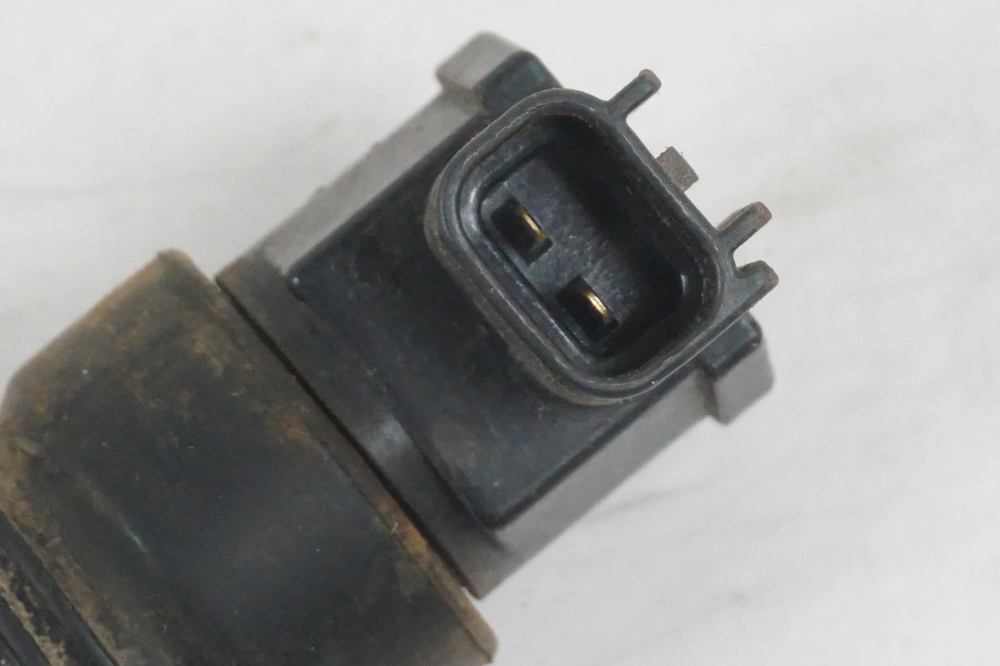 Baksidan på Tändspole från en Suzuki GSX 1300 BK -2008 motorcykel.