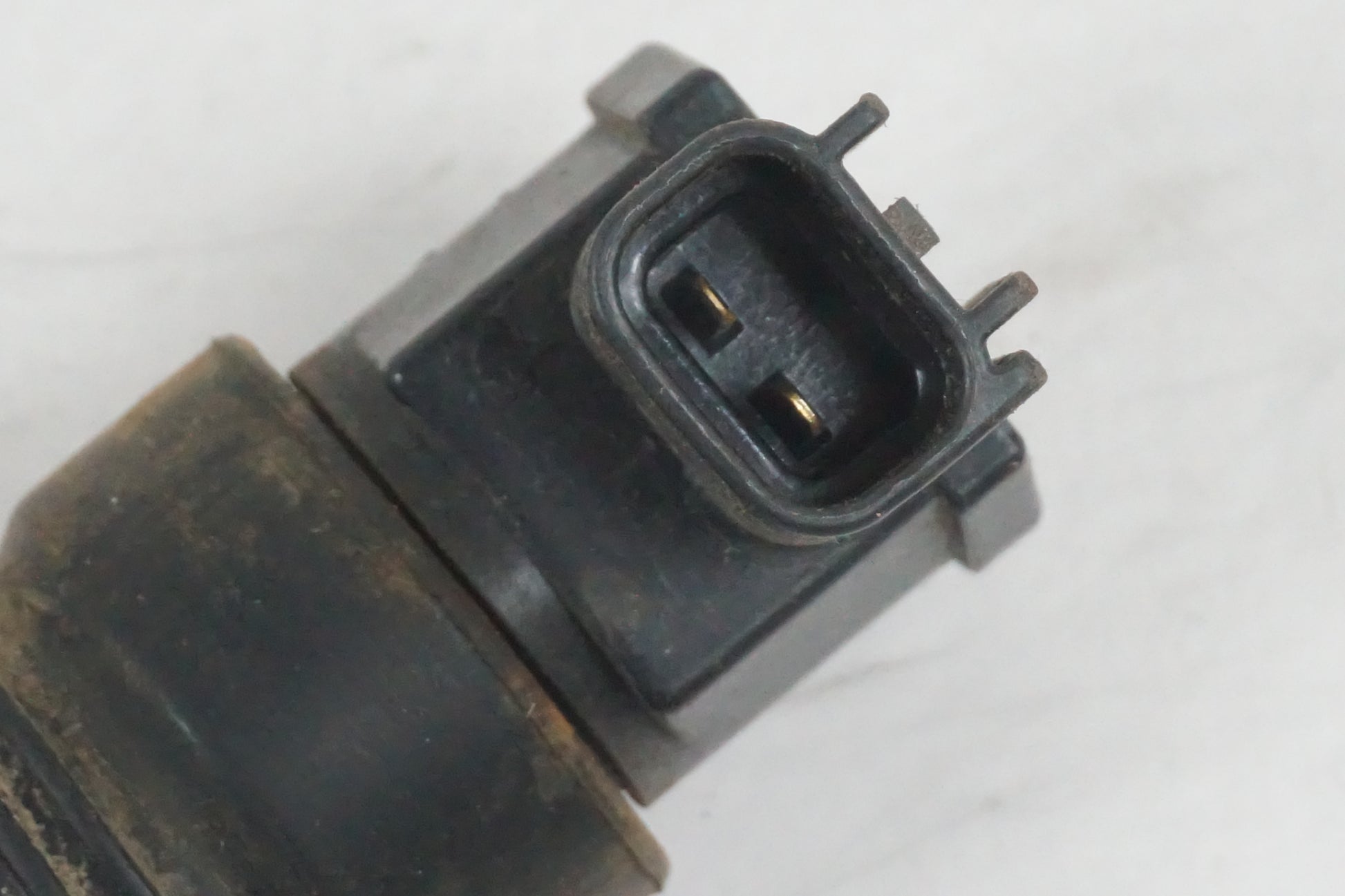 Baksidan på Tändspole från en Suzuki GSX 1300 BK -2008 motorcykel.