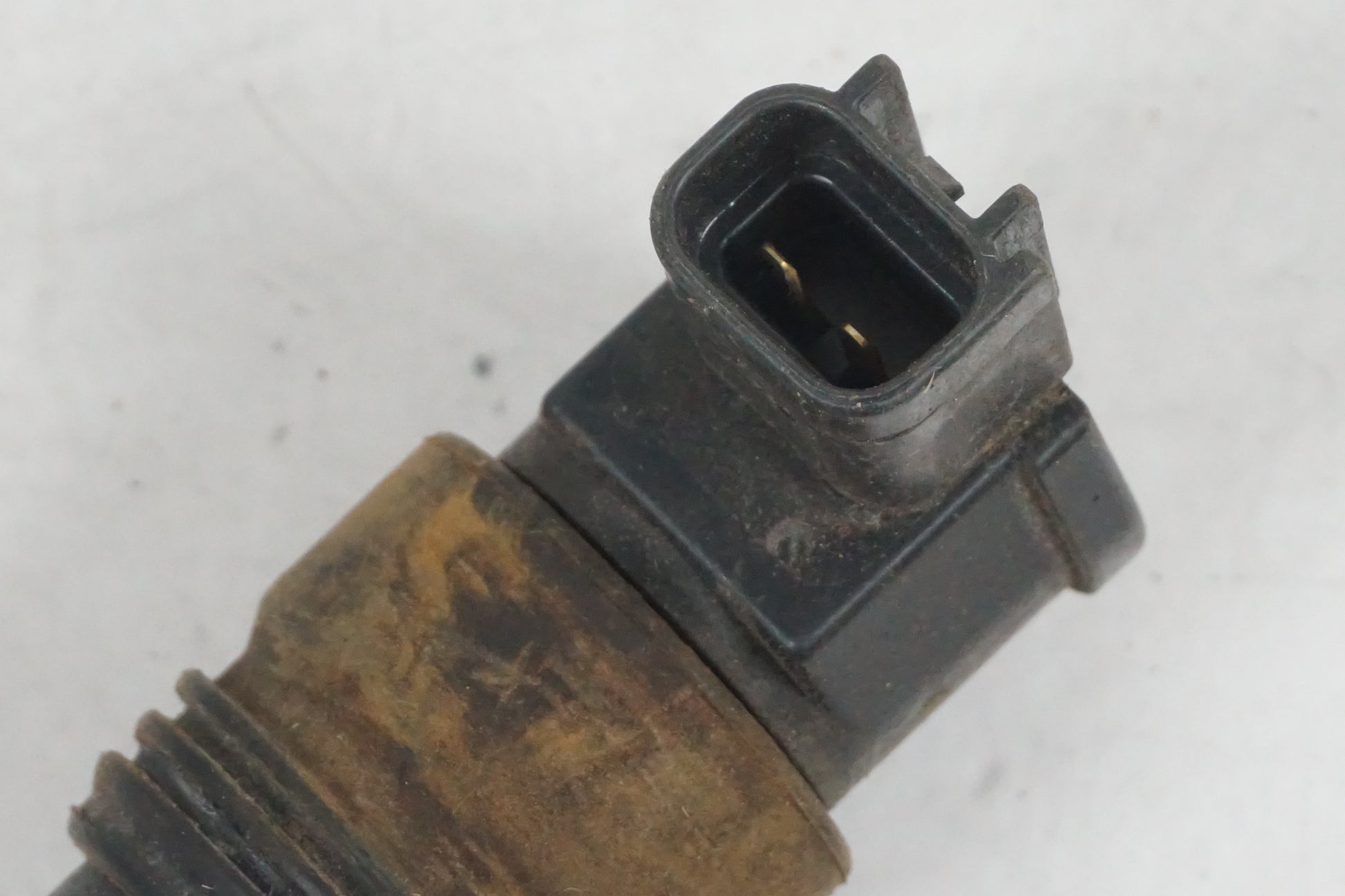 Baksidan på Tändspole från en Suzuki GSX 1300 BK -2008 motorcykel.