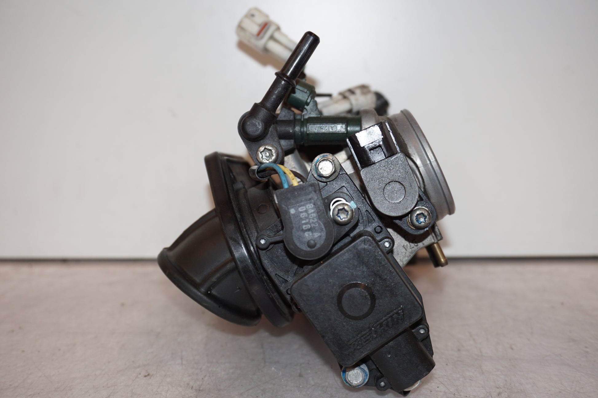 Extrabild1 på Spjällhus från en Kawasaki ER-6N -2011 motorcykel.