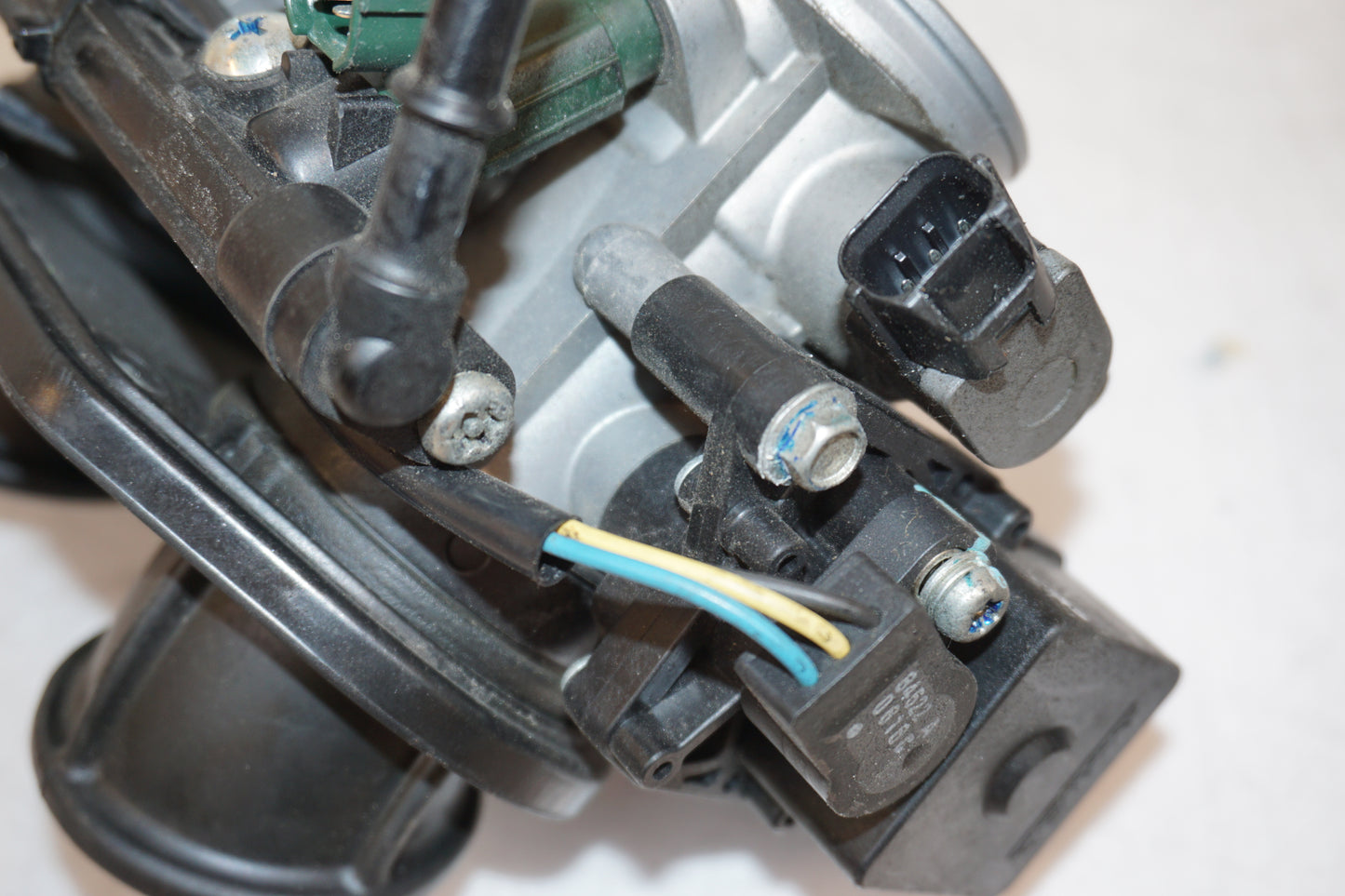 Extrabild2 på Spjällhus från en Kawasaki ER-6N -2011 motorcykel.