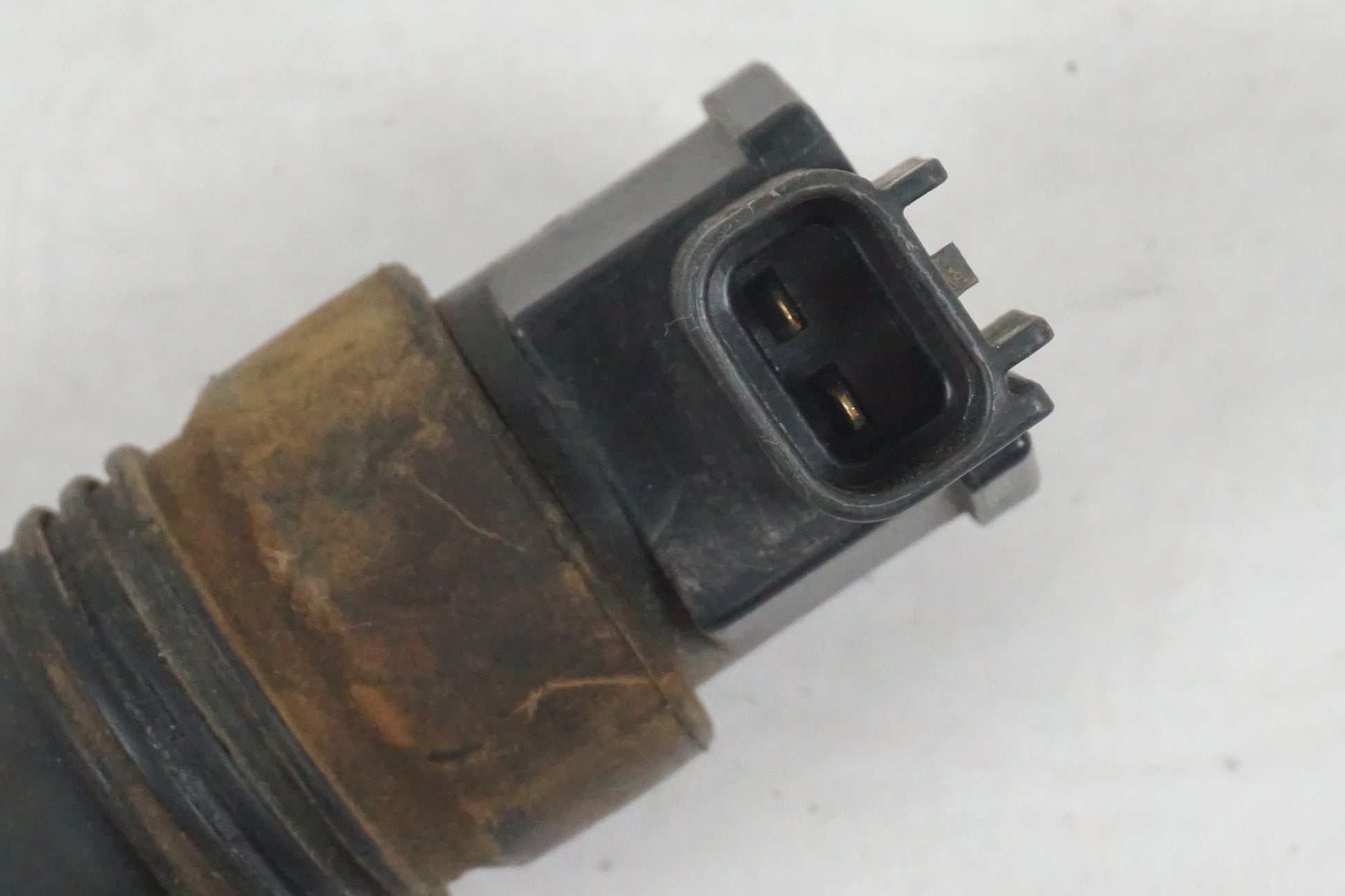 Baksidan på Tändspole från en Suzuki GSX 1300 BK -2008 motorcykel.