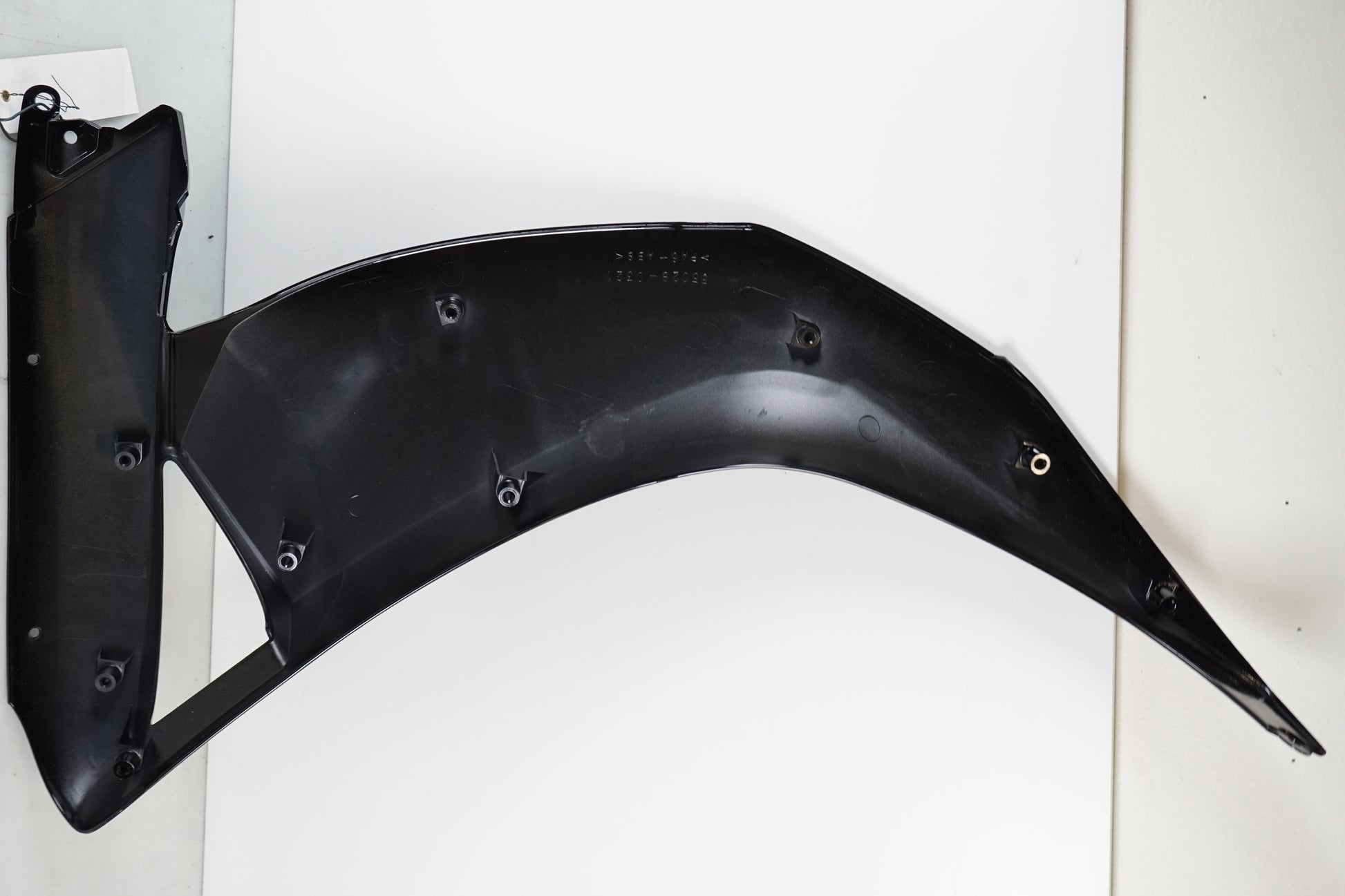 Snett nerifrån på Sidkåpa från en Kawasaki GTR 1400 -2012 motorcykel.