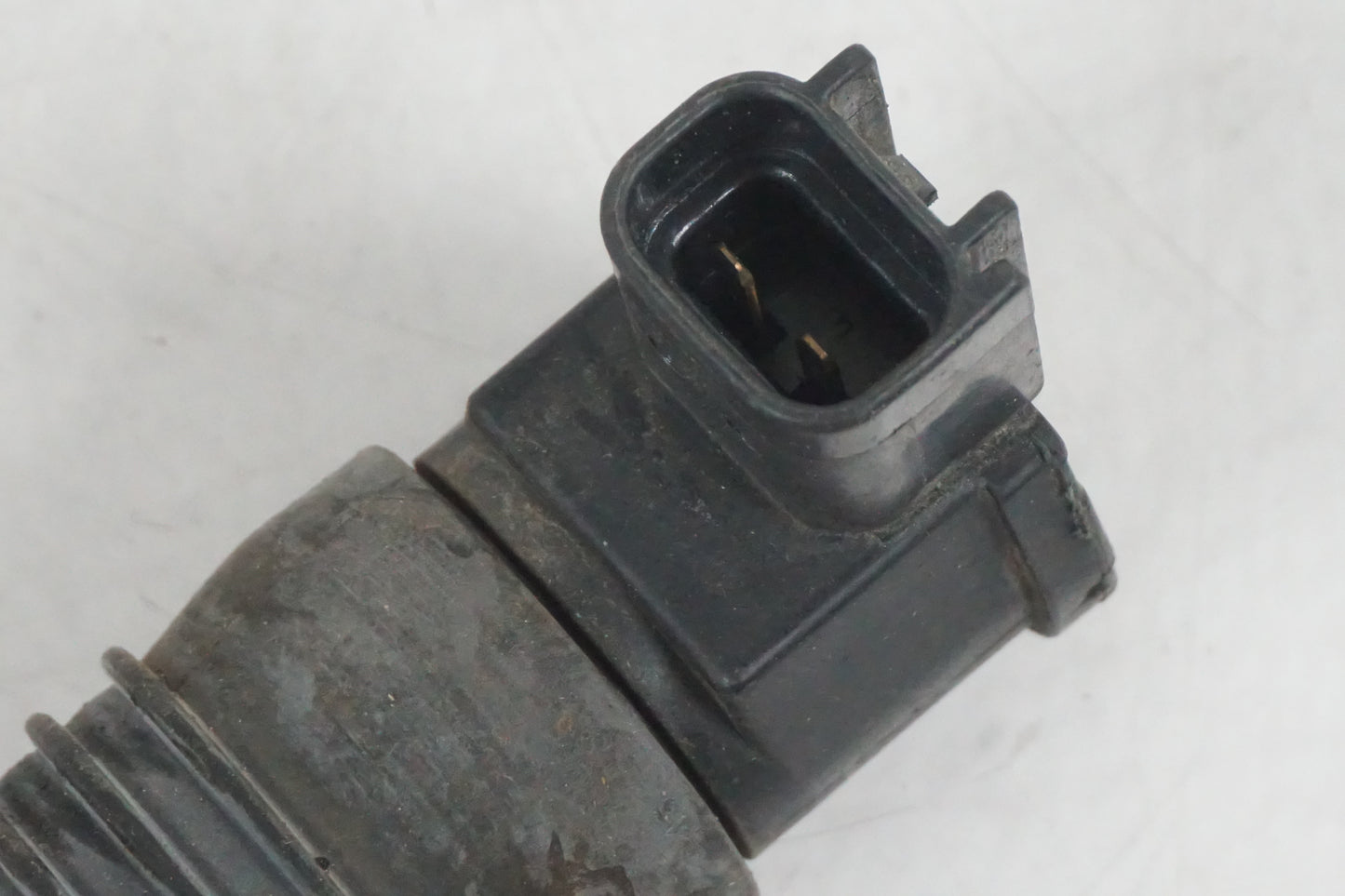 Baksidan på Tändspole från en Suzuki GSX-R 750 -2000 motorcykel.