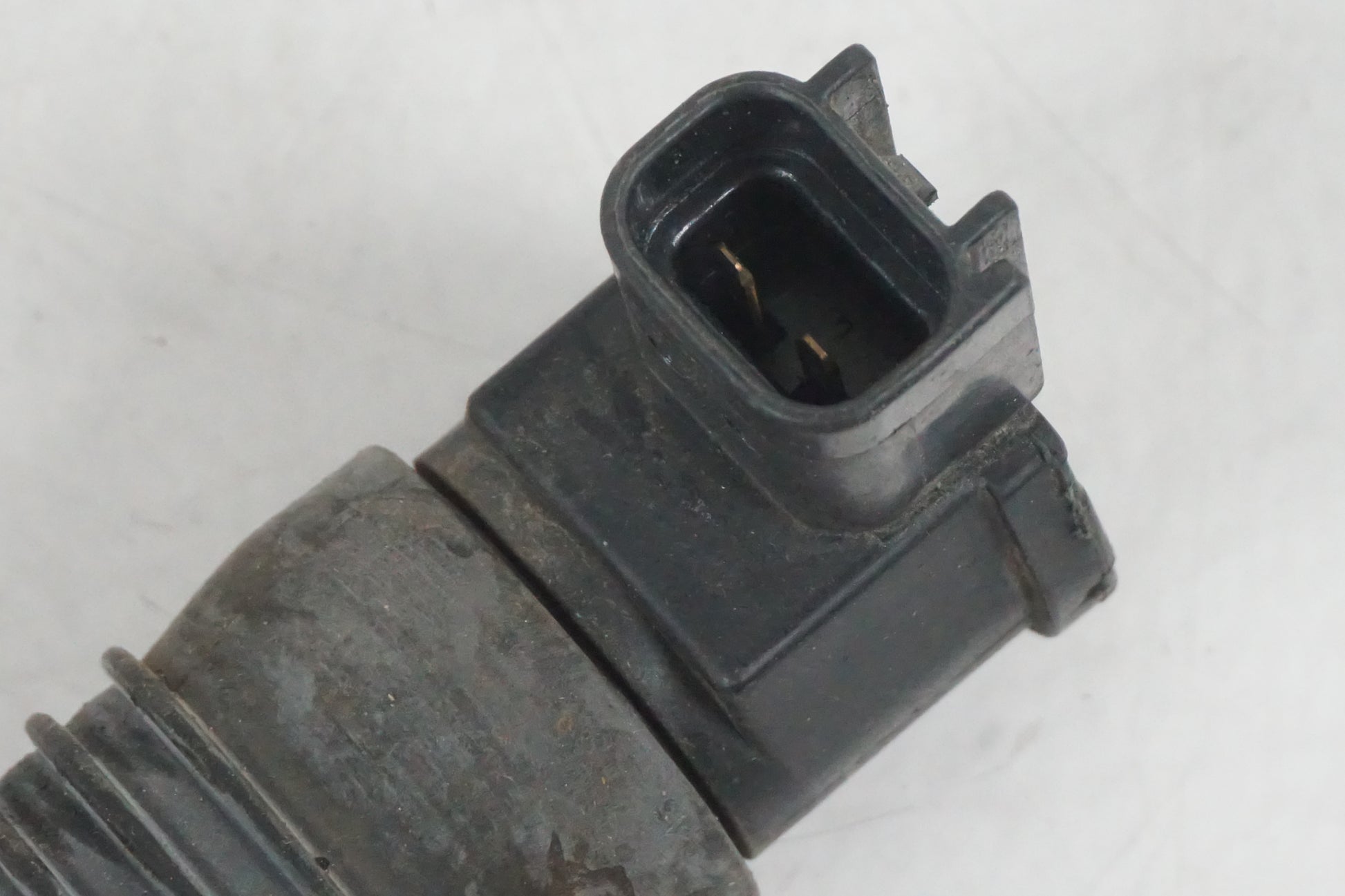 Baksidan på Tändspole från en Suzuki GSX-R 750 -2000 motorcykel.