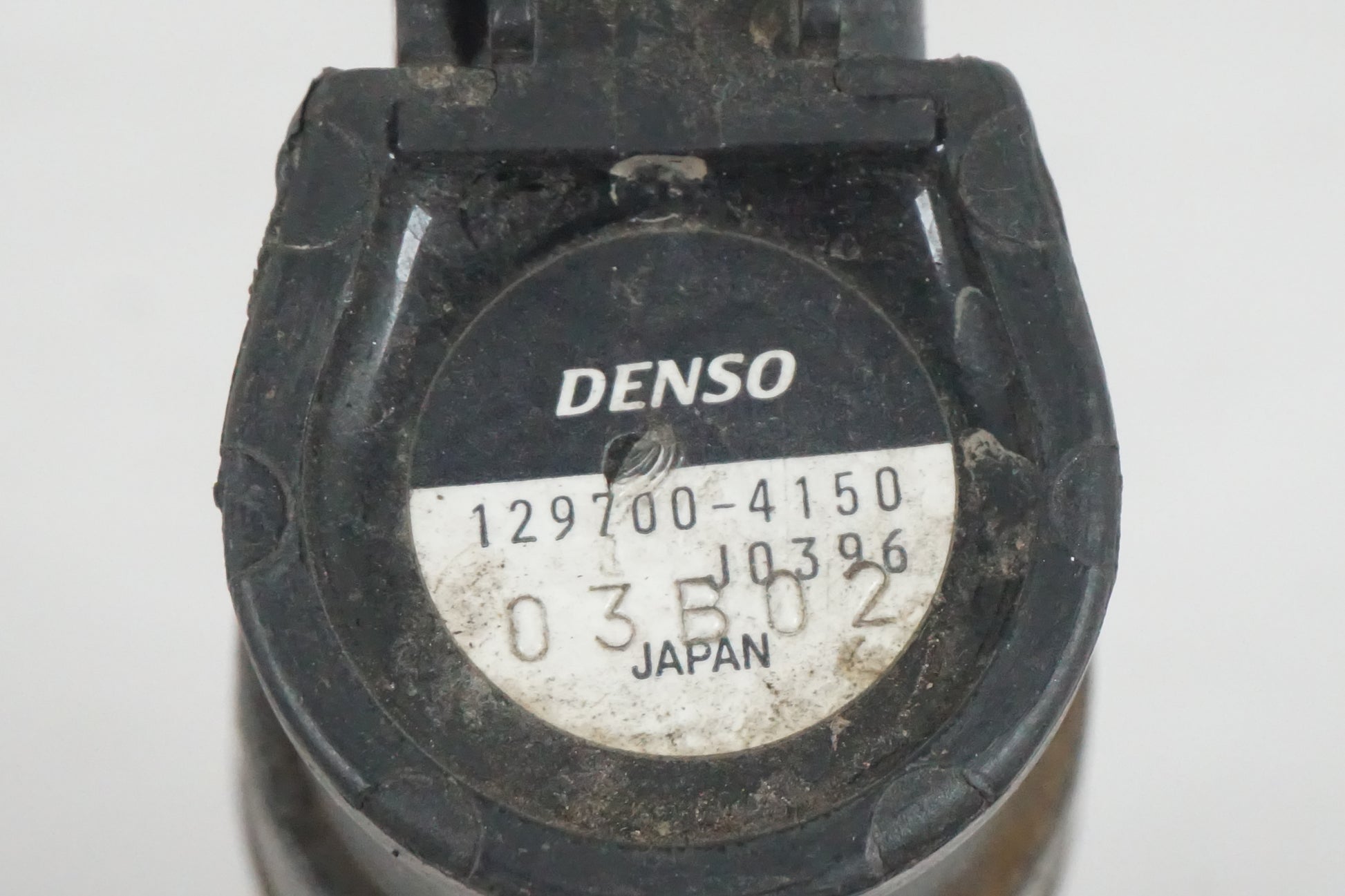 Vänster sida på Tändspole från en Suzuki GSX-R 750 -2000 motorcykel.