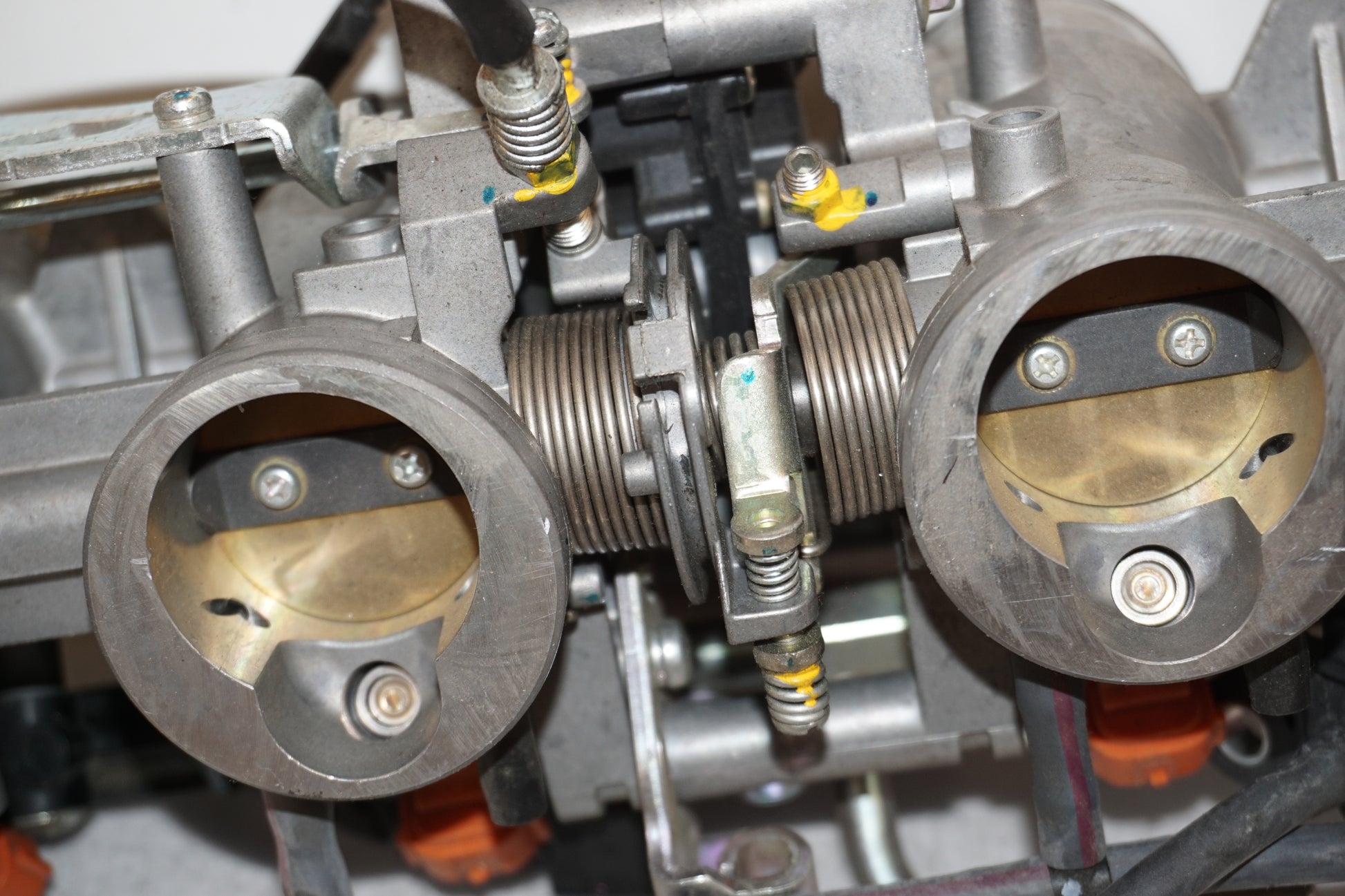 Baksidan på Insprutbrygga från en Kawasaki Z 1000 -2008 motorcykel.