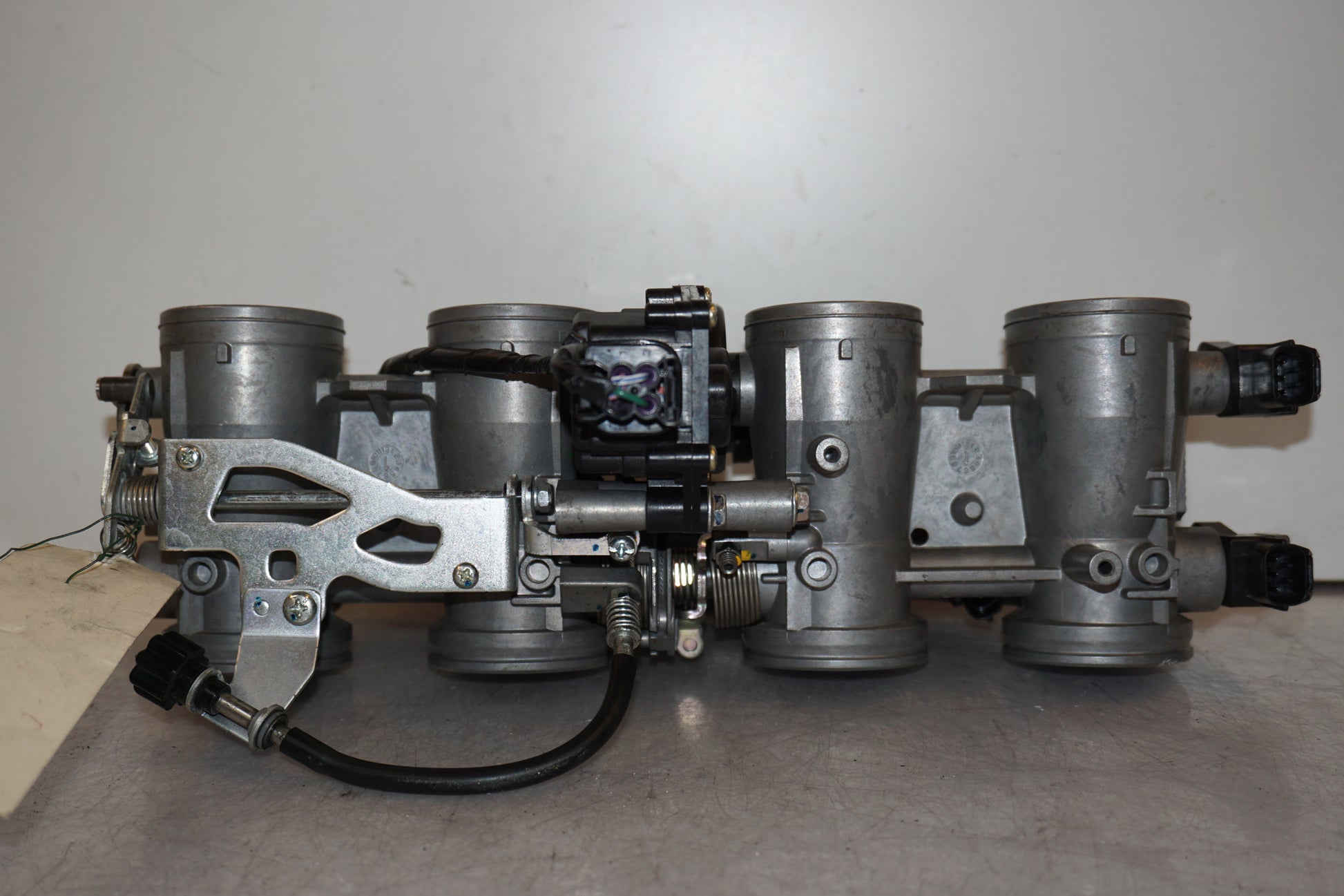 Snett uppifrån på Insprutbrygga från en Kawasaki Z 1000 -2008 motorcykel.