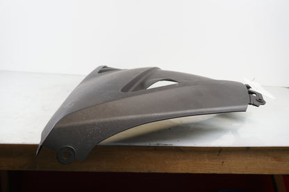 Höger sida på Magkåpa från en Kawasaki ER-6F -2009 motorcykel.