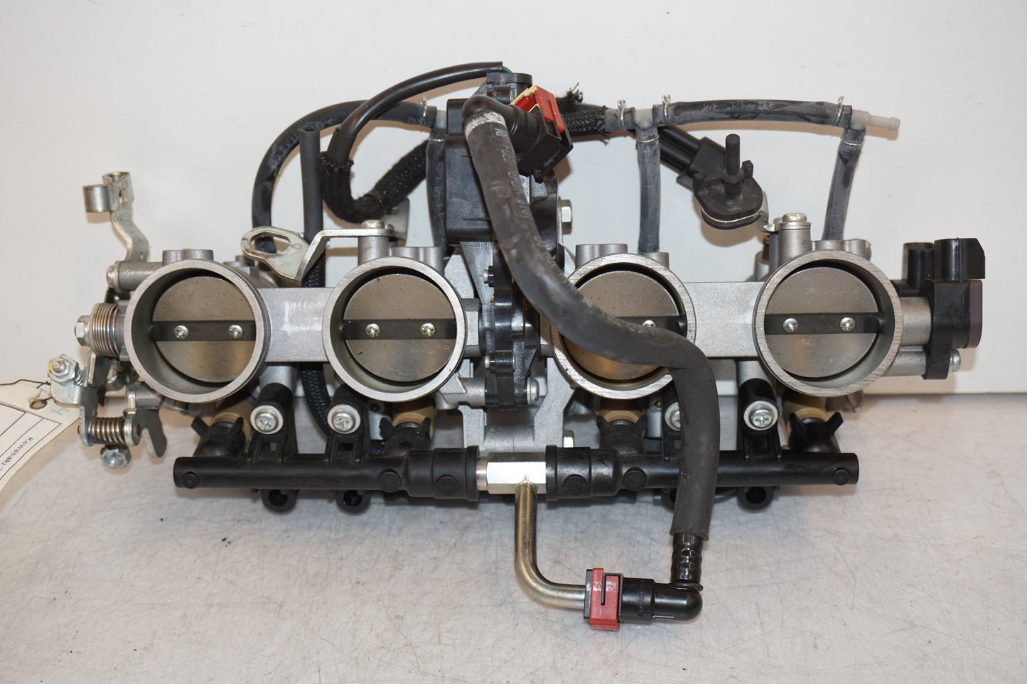 Framsidan på Spjällhus från en Kawasaki Z 900 -2017 motorcykel.