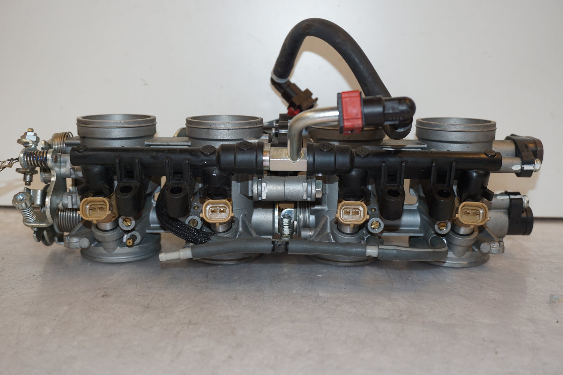 Baksidan på Spjällhus från en Kawasaki Z 900 -2017 motorcykel.