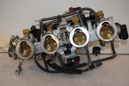 Höger sida på Spjällhus från en Kawasaki Z 900 -2017 motorcykel.