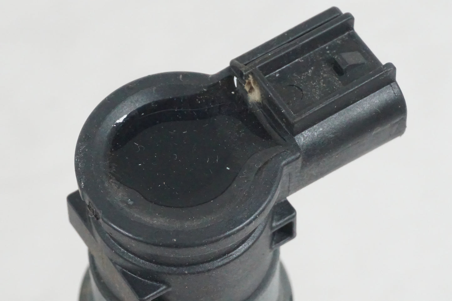 Snett uppifrån på Tändspole från en Suzuki GSF 650 -2011 motorcykel.