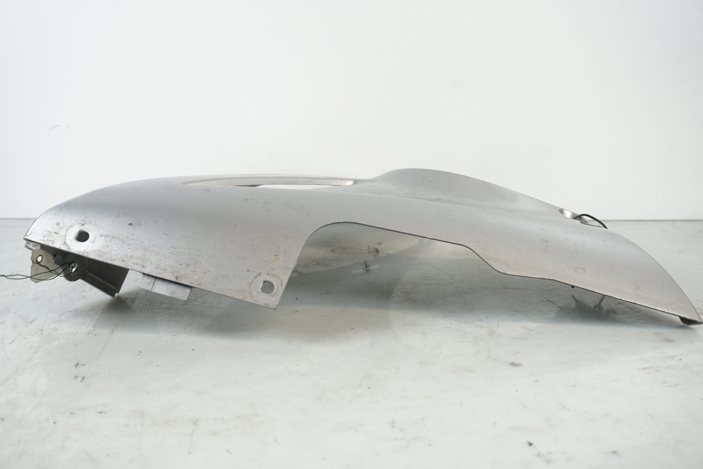 Baksidan på Magkåpa från en Kawasaki ER-6F -2006 motorcykel.