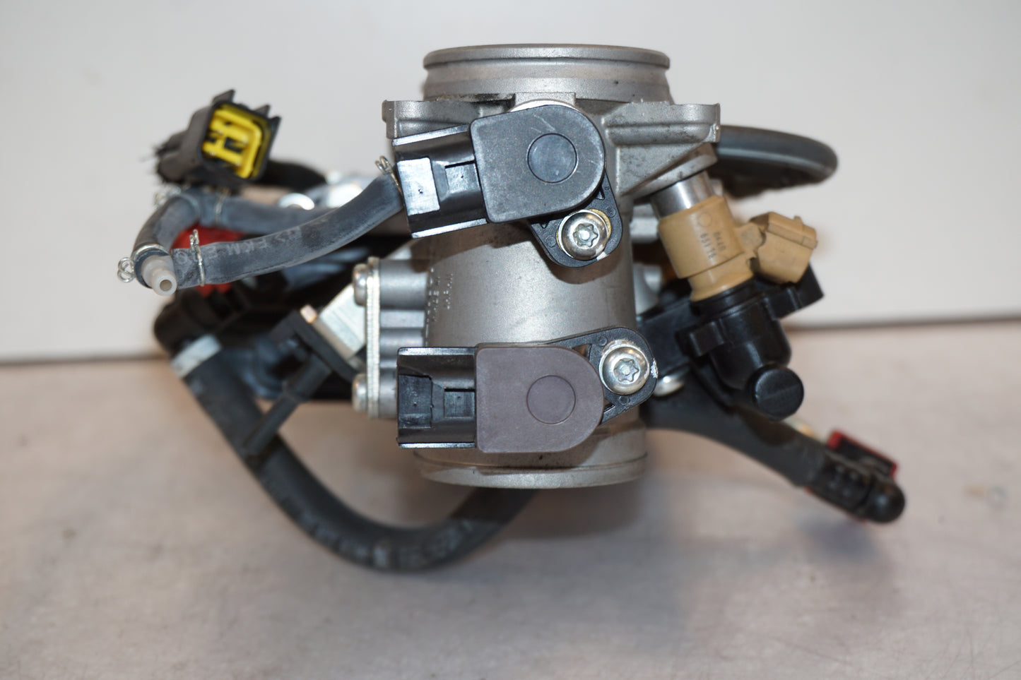 Extrabild2 på Spjällhus från en Kawasaki Z 900 -2017 motorcykel.