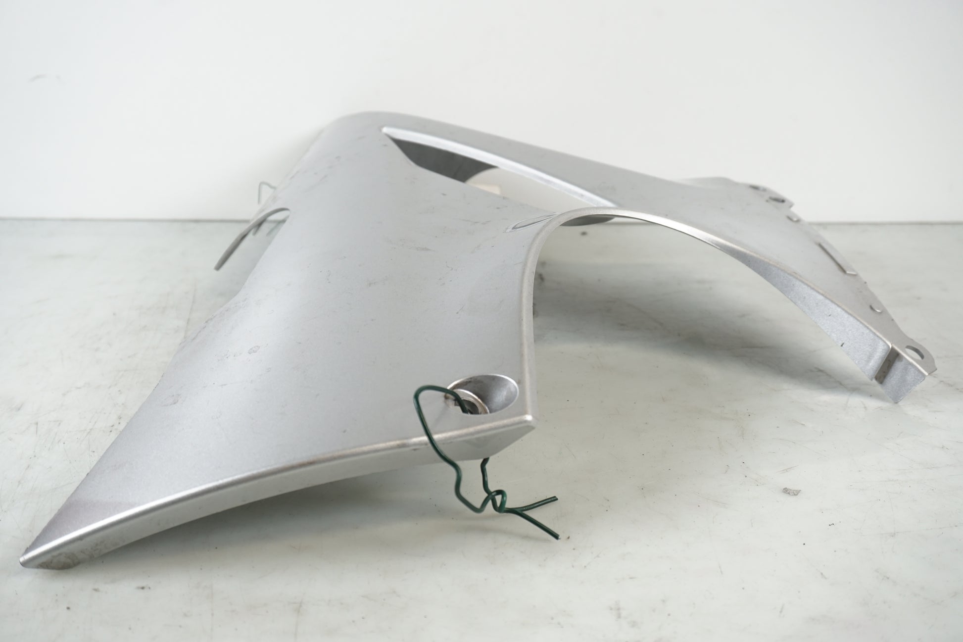 Höger sida på Magkåpa från en Kawasaki ER-6F -2006 motorcykel.