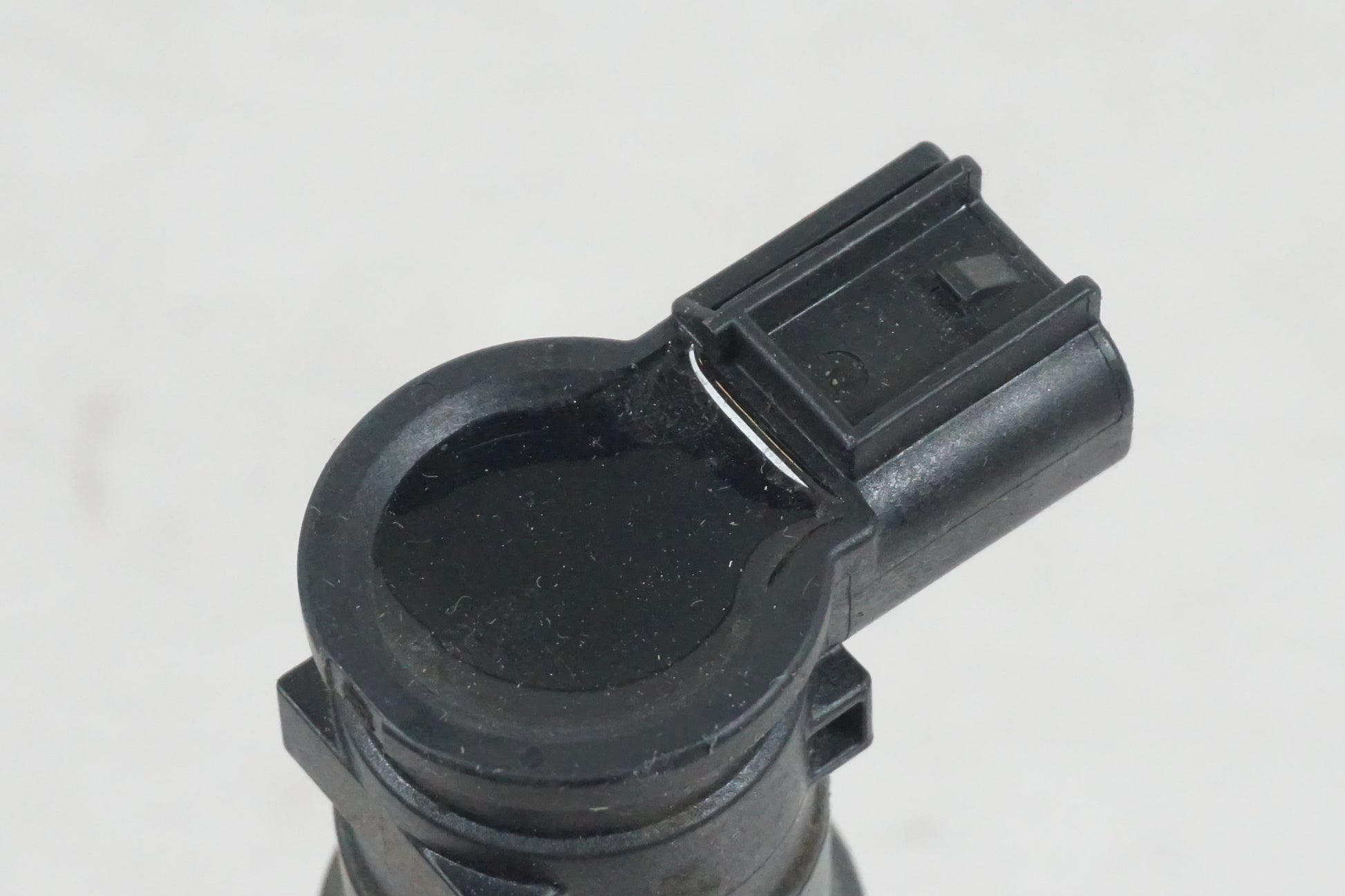 Snett uppifrån på Tändspole från en Suzuki GSF 650 -2011 motorcykel.