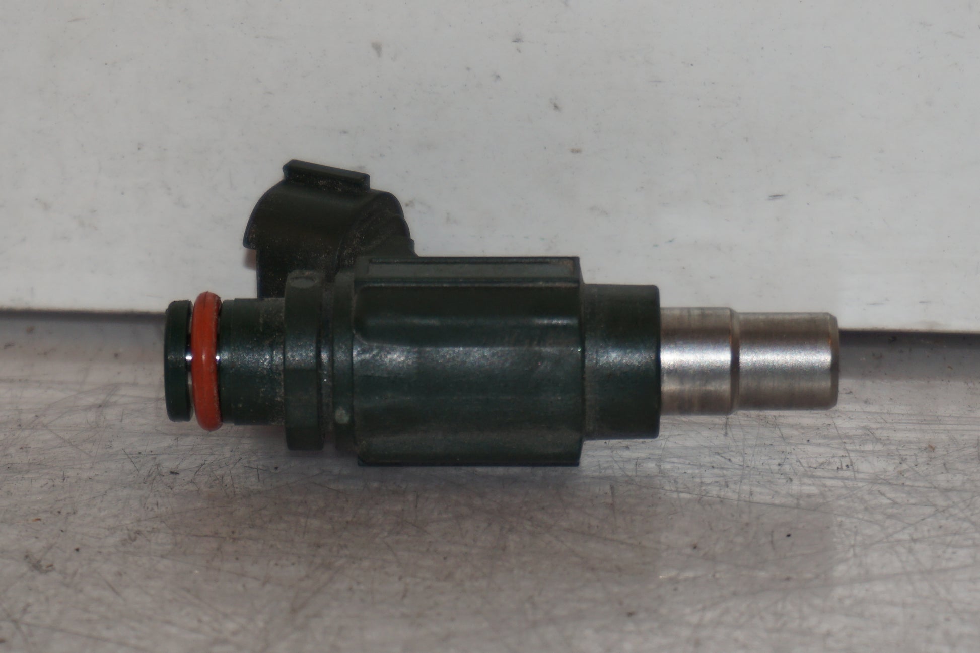 Baksidan på Spridare från en Kawasaki ER-6N -2010 motorcykel.