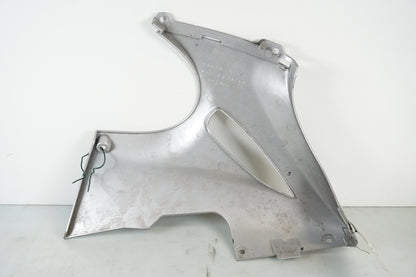 Snett nerifrån på Magkåpa från en Kawasaki ER-6F -2006 motorcykel.