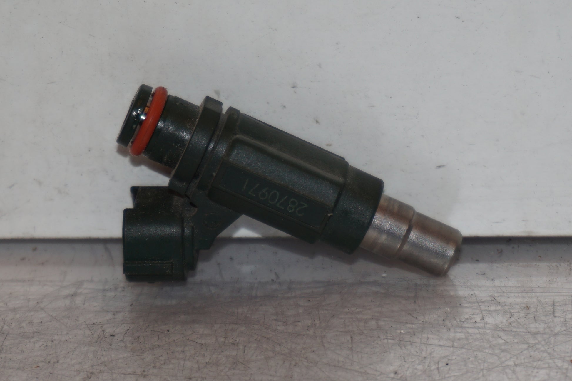 Höger sida på Spridare från en Kawasaki ER-6N -2010 motorcykel.