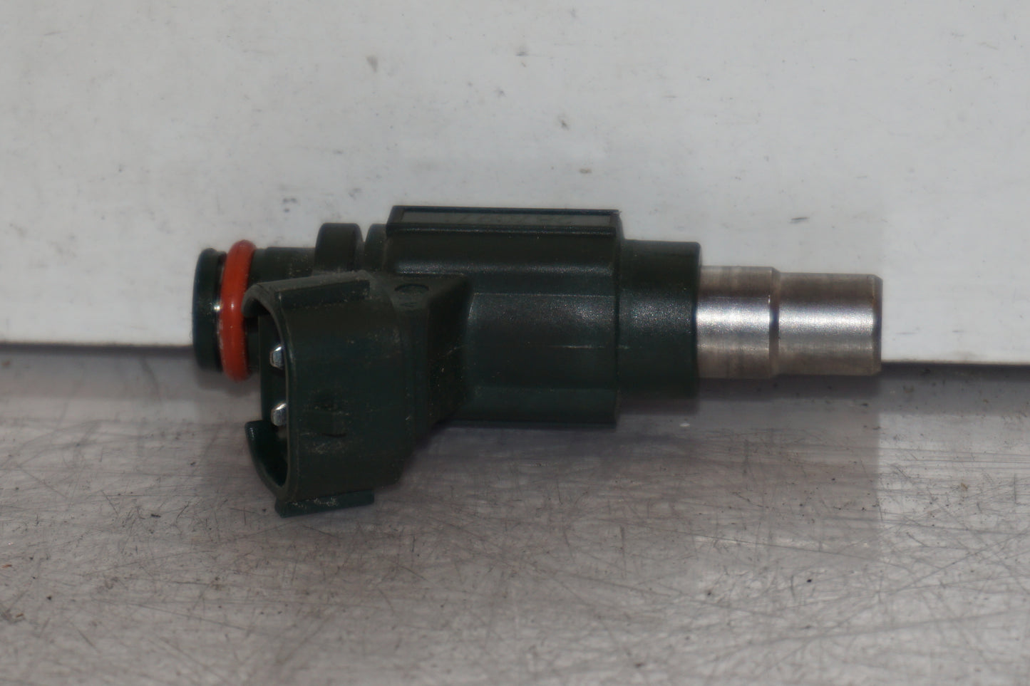 Vänster sida på Spridare från en Kawasaki ER-6N -2010 motorcykel.