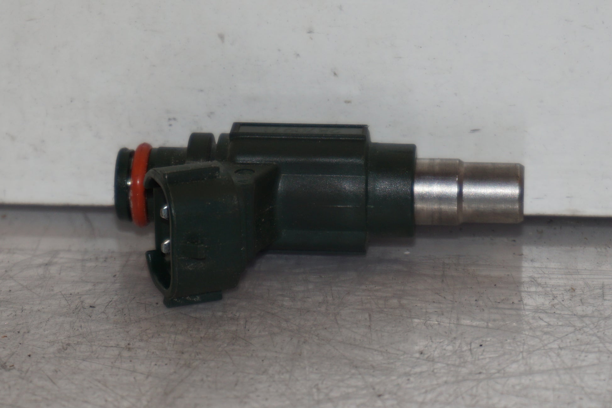 Vänster sida på Spridare från en Kawasaki ER-6N -2010 motorcykel.