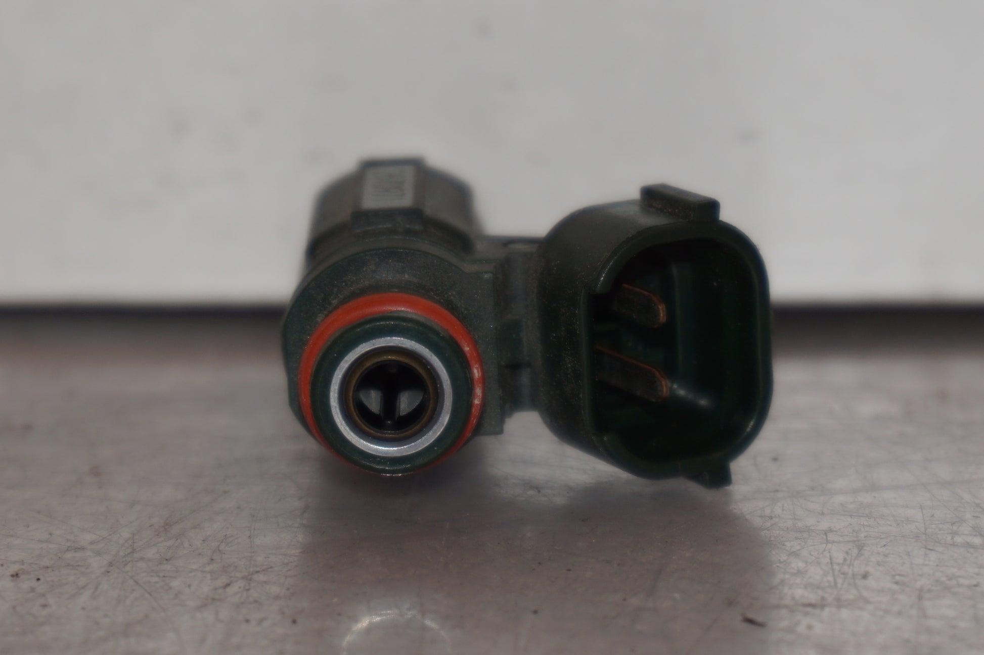 Snett uppifrån på Spridare från en Kawasaki ER-6N -2010 motorcykel.