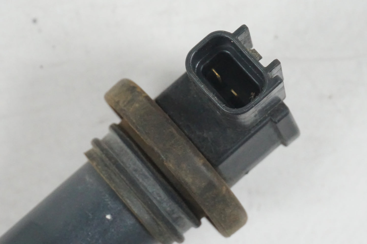 Baksidan på Tändspole från en Suzuki GSX-R 600 -2004 motorcykel.