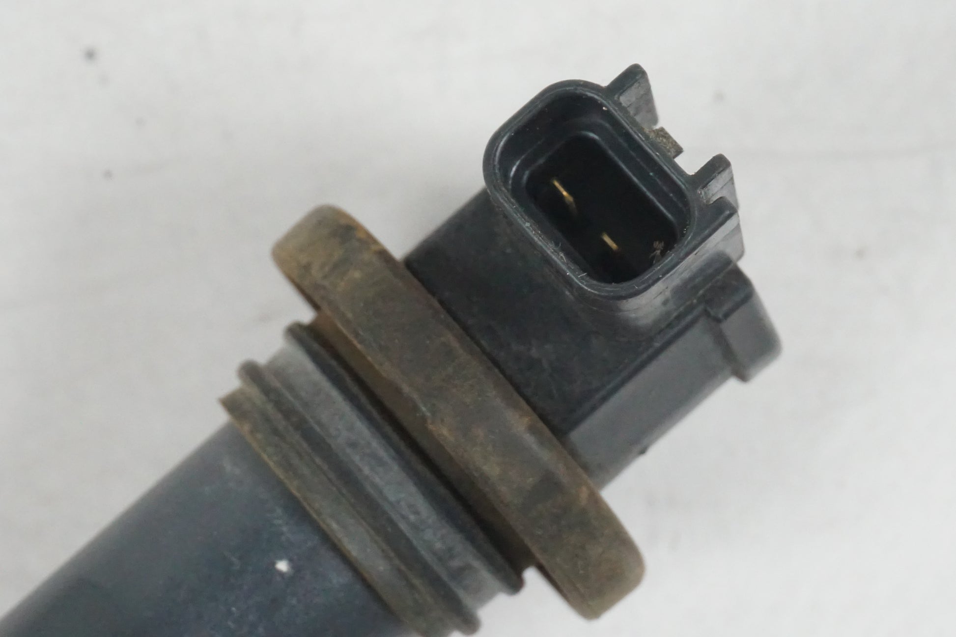 Baksidan på Tändspole från en Suzuki GSX-R 600 -2004 motorcykel.