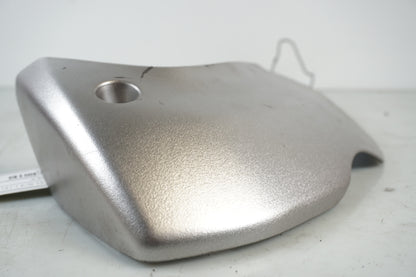 Snett uppifrån på Motorskyddskåpa från en Kawasaki Versys 650 -2007 motorcykel.