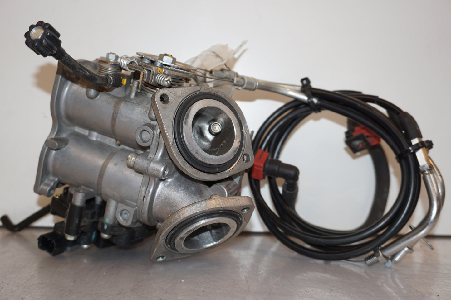 Höger sida på Spjällhus från en Kawasaki VN 900 -2007 motorcykel.