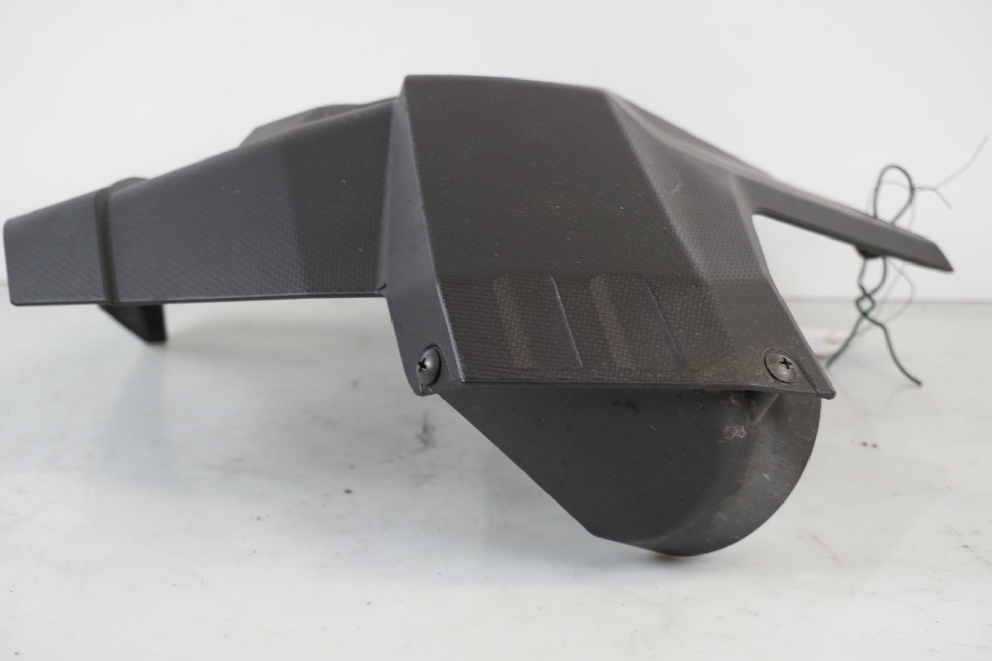 Vänster sida på Motorskyddskåpa från en Kawasaki Versys 1000 -2012 motorcykel.