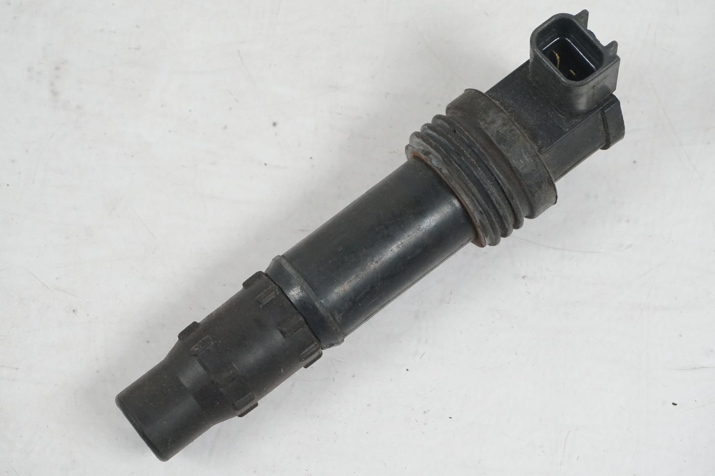 Framsidan på Tändspole från en Suzuki GSX-R 600 -1999 motorcykel.