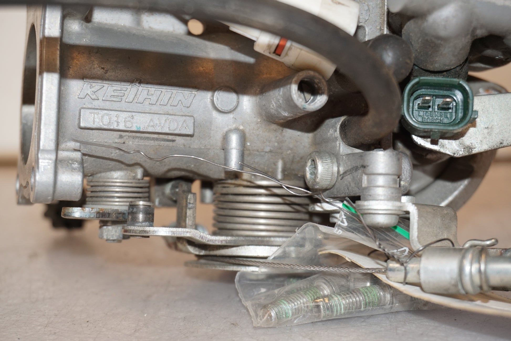 Extrabild3 på Spjällhus från en Kawasaki VN 900 -2007 motorcykel.