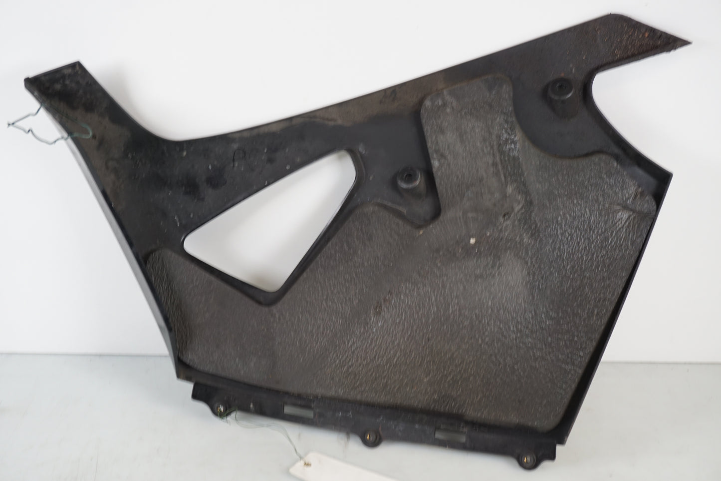 Snett nerifrån på Magkåpa från en Kawasaki ZZ-R 1400 -2010 motorcykel.