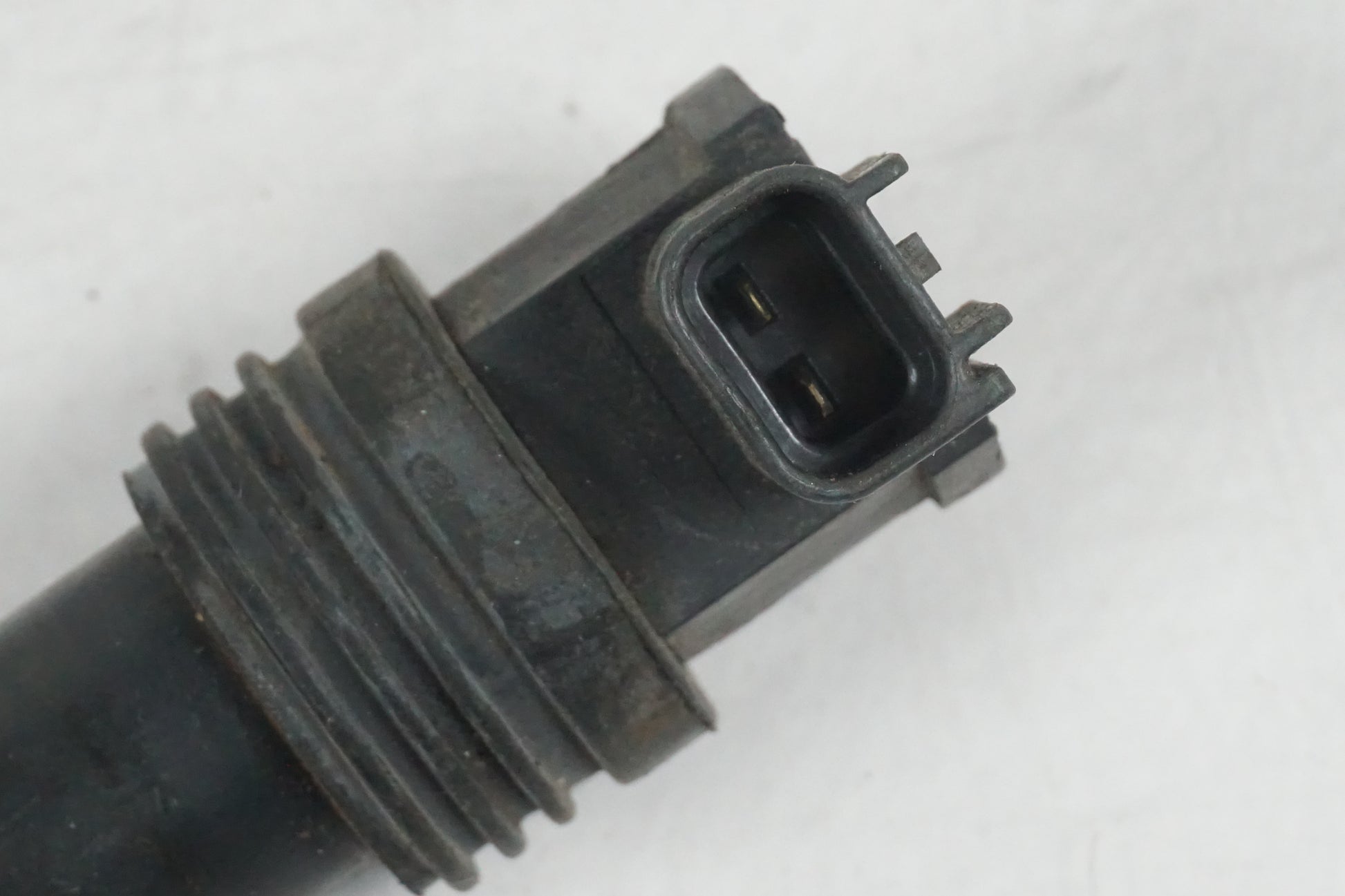 Baksidan på Tändspole från en Suzuki GSX-R 600 -1999 motorcykel.