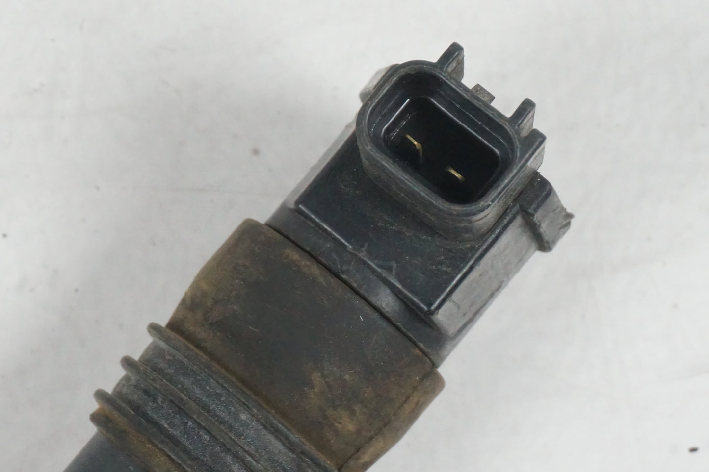 Baksidan på Tändspole från en Suzuki GSX-R 750 -2002 motorcykel.