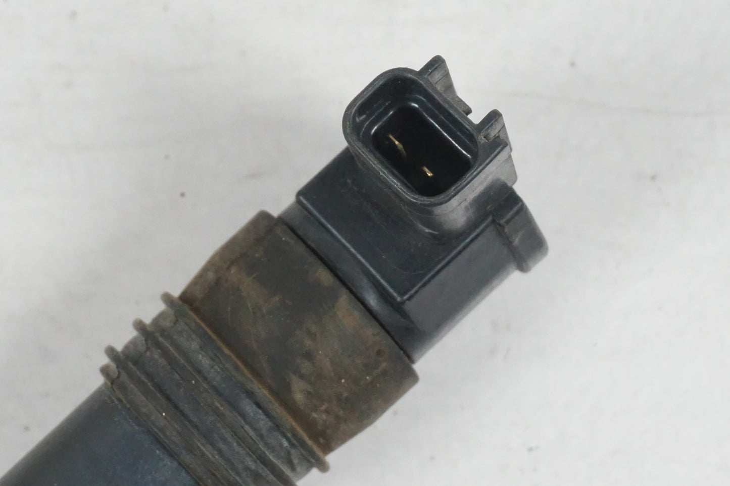 Baksidan på Tändspole från en Suzuki GSX-R 750 -2002 motorcykel.