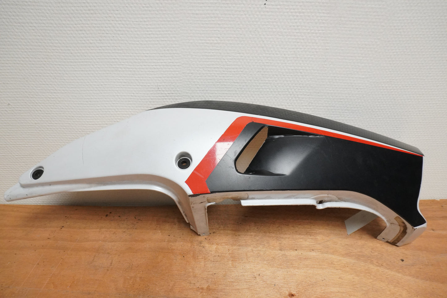 Framsidan på Bakvinge från en Yamaha YZF 750 R -1994 motorcykel.