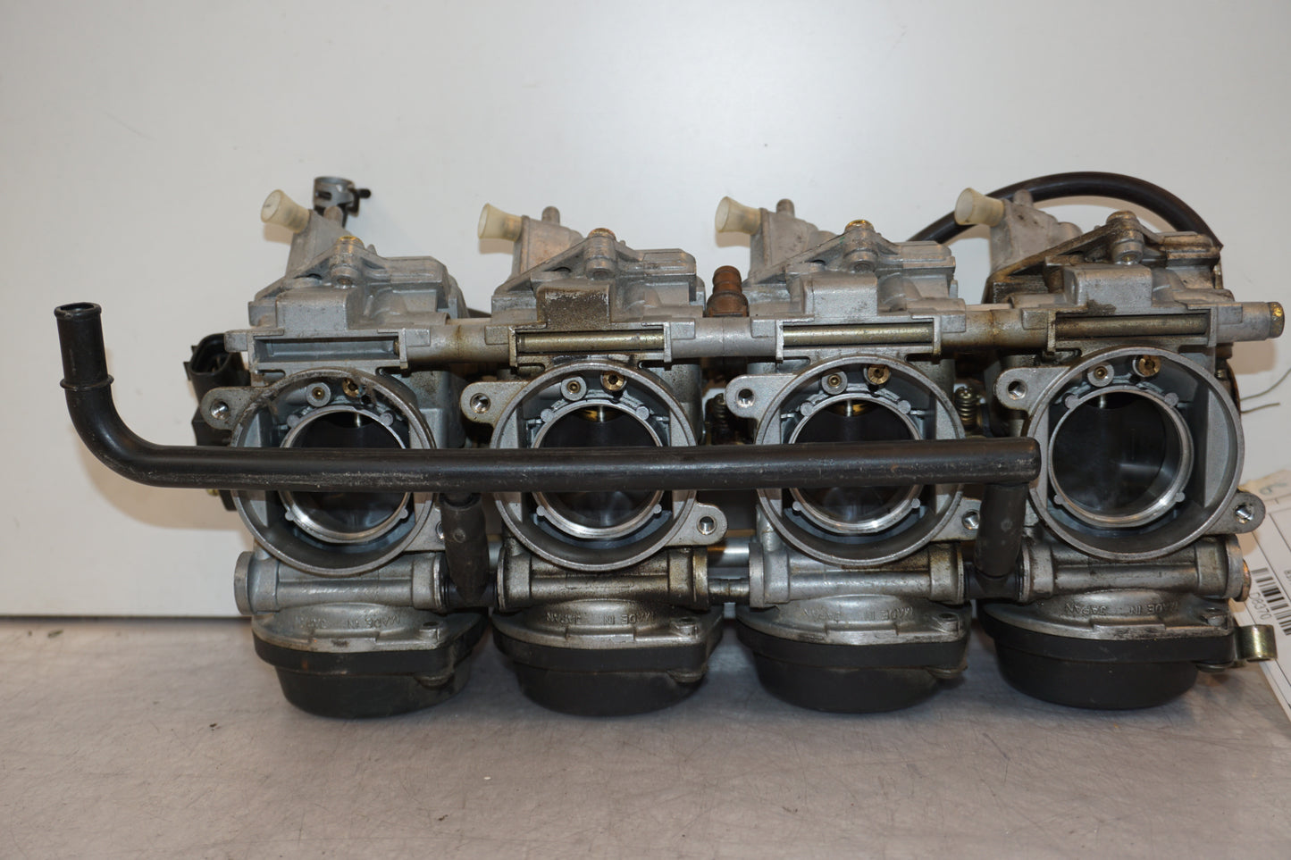 Framsidan på Förgasare från en Kawasaki ZX-6R -2002 motorcykel.