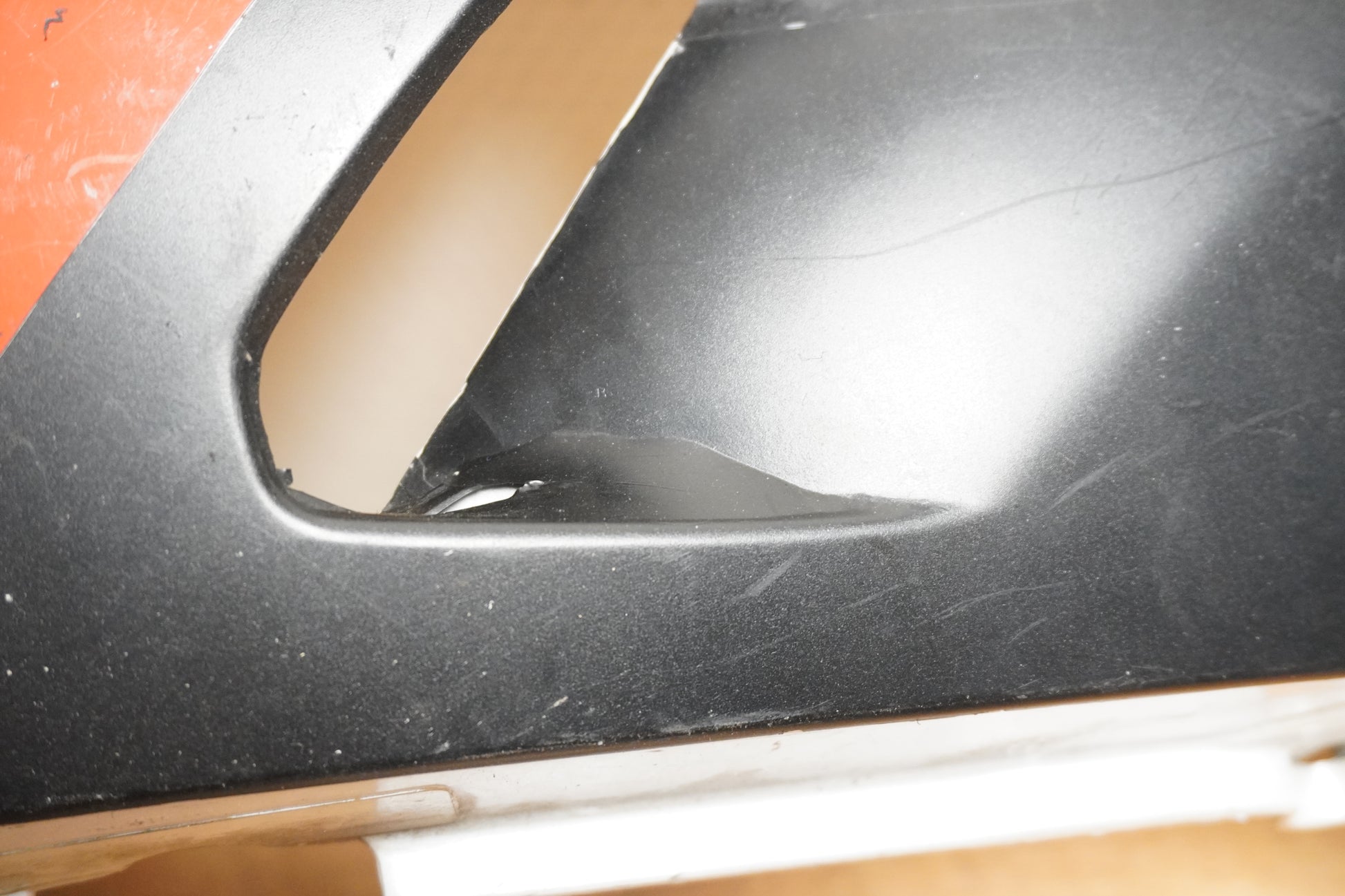 Vänster sida på Bakvinge från en Yamaha YZF 750 R -1994 motorcykel.